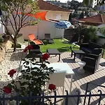 Dans La 